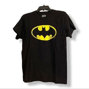 Batman Classic Bat Signal Logo Distressed T Shirt Size Medium